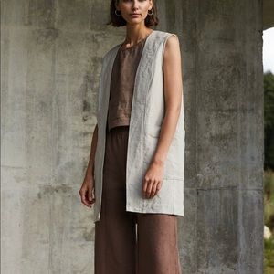 LinenFox Heavyweight Linen Amber Vest in natural